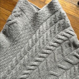 Absolutely stunning rare Aran Sweater Market 100% merino wool poncho (shawl)